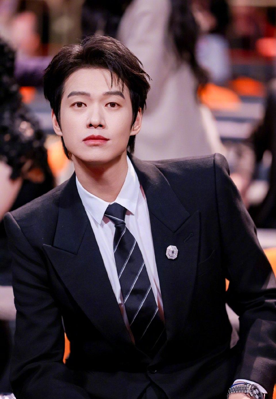 魏大勋和刘昊然也去微博之夜了，为什么一点讨论度都没有呢？巧合的是，魏大勋抽到