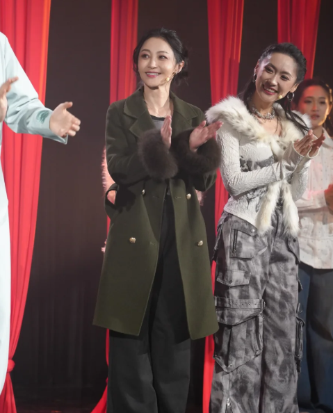 姚笛带着话剧《新孔雀东南飞》悄悄复出，一亮相就把舆论炸翻了有人一看见她就开骂，