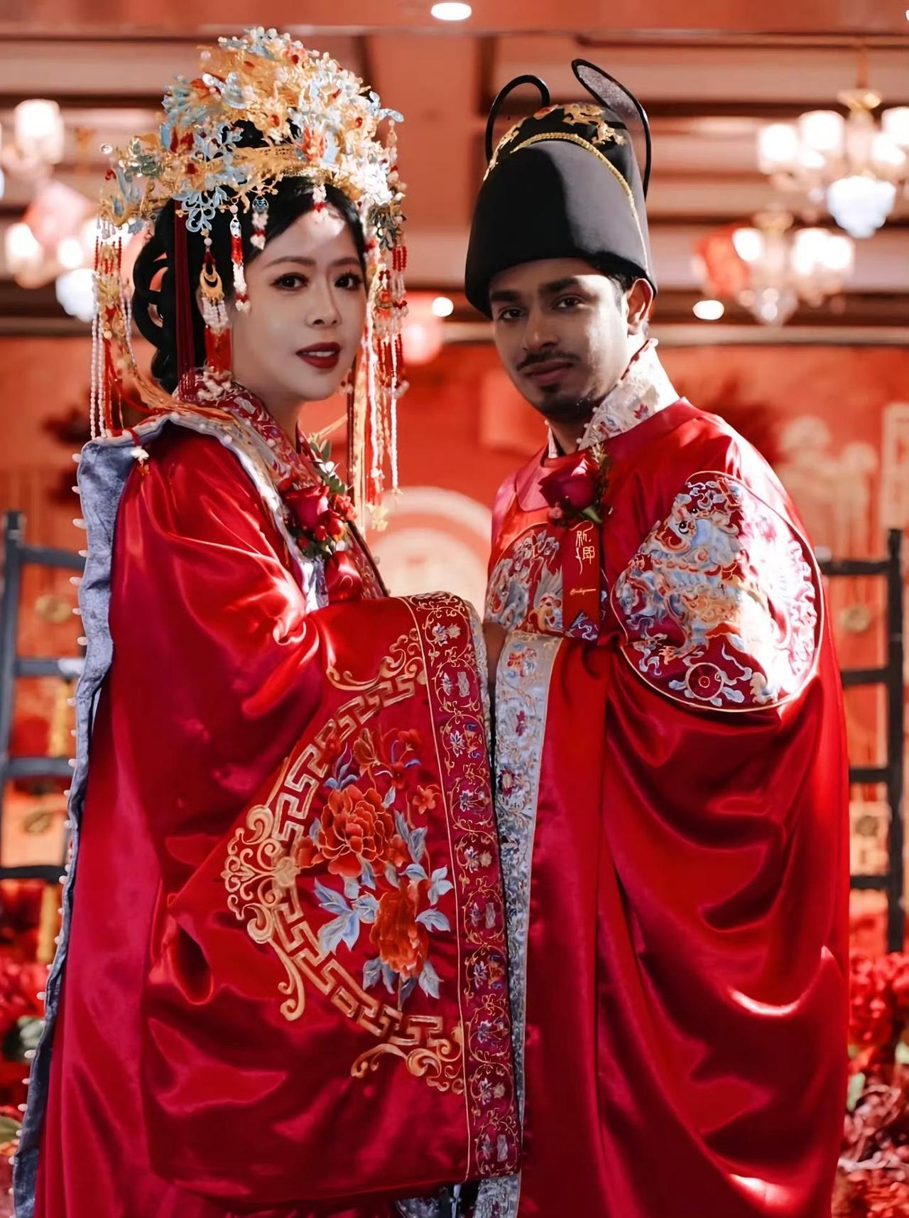 四川的新娘，孟加拉的老公，在成都举行了盛大的中式婚礼。新娘漂亮，老公帅气，一对天