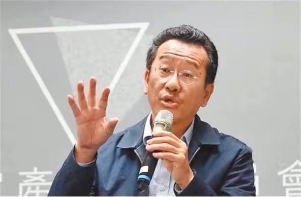 6月8日，87岁的台湾名嘴沈富雄说：因为我最近说的支持统一，赞美大陆的言论多