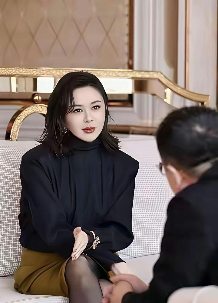 她年轻的时候长的很漂亮，如今已经老了许多，但是还是风韵犹存你们认识她吗？她的