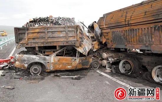 几十辆车跟叠汉堡似的，你压我、我挤你，最后清点人数，9条命没了，7个人还躺在医院