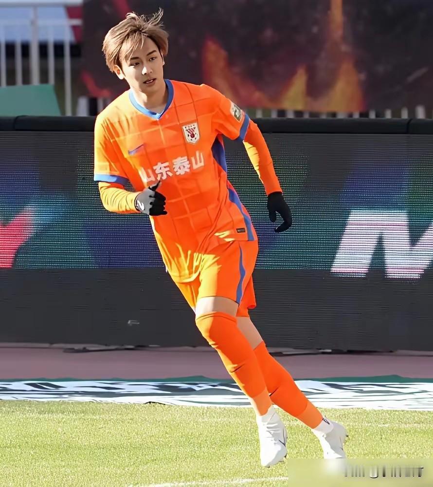 吴兴涵加盟天津，玄智健去了深圳，山东泰山内援就那俩了？1、吴兴涵定了加盟天津，刘