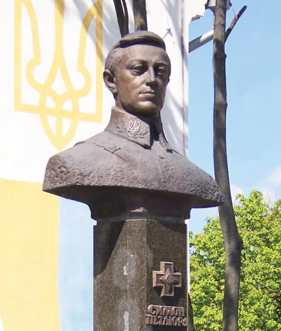 最早是在钢铁是怎样炼成的小说里见到这位土匪式的人物西蒙·佩特留拉(Simon