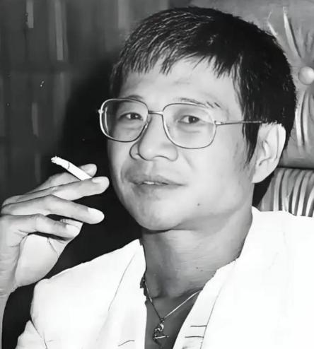 1957年，倪聪在内蒙古做公安工作，因养的狗咬伤了上级，又拆了旧木桥烧火取暖，被
