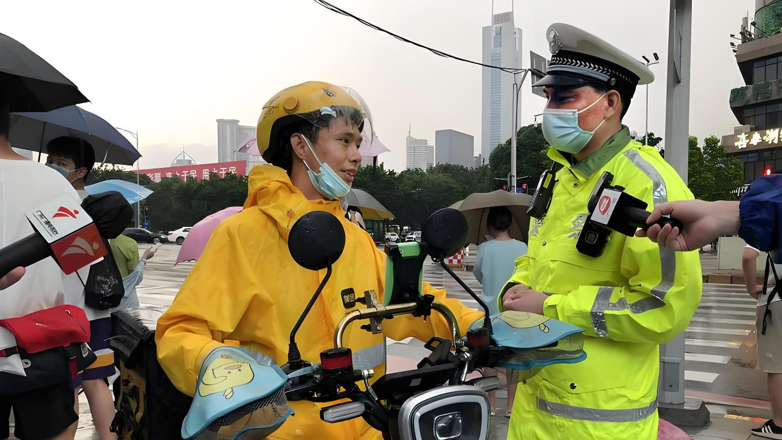 广州外卖车新规: 限速25km/h与违法惩戒机制引发热议