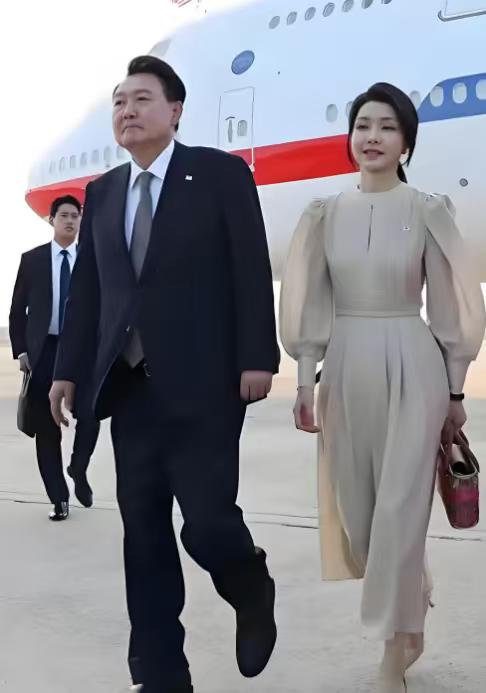 尹锡悦和金建希，可以说是全世界范围内最惨的前总统夫妇。李在明也是够狠，即便是坐牢