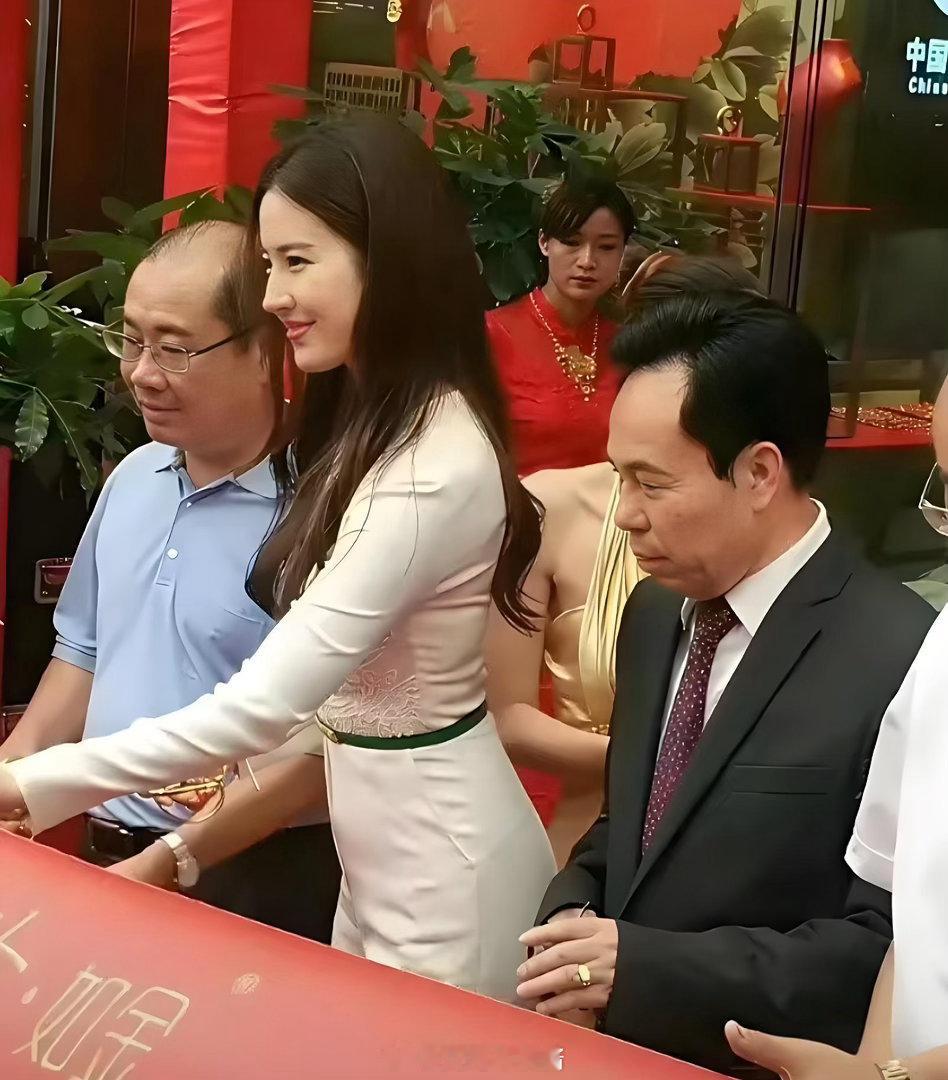 原来女神现实中是这样的，白瞎我看了十几年电视
