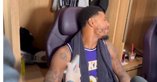 斯马特当听到东契奇在战胜马刺队的时候，得到了5次抢断和2次盖帽，他说，我惊呆了，