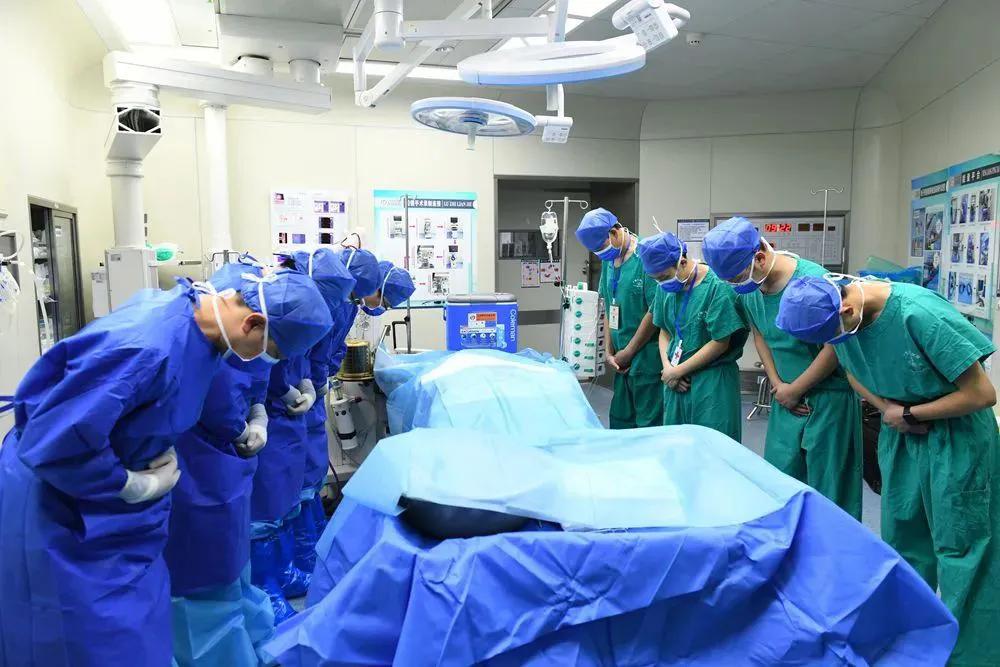 爆炸性新闻！近日，有人举报有些医院医务人员对ICU病人摘除人体器官，谎称器官捐