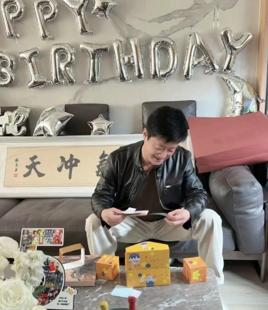 吴京，开心发文！4月3日下午，吴京开心发文：“翻过新的一岁，谢谢大家的祝福[