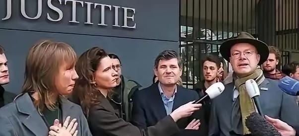 这一回中国可真要杀鸡给猴看了。中国实在忍无可忍，终于要杀鸡给猴看了，谁是这只鸡