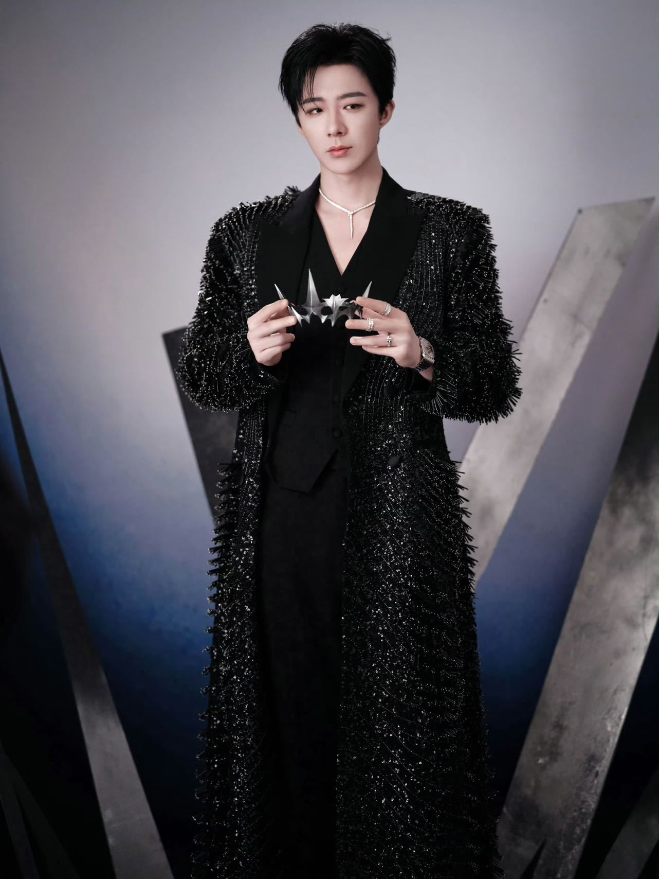 刘宇宁｜微博视界大会造型出图，上身RahulMishra2024秋冬系列高定