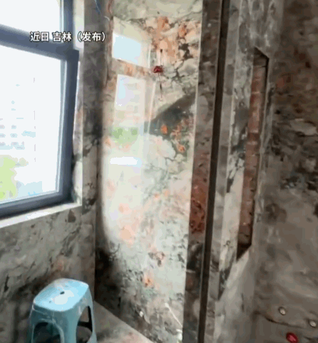离了大谱！吉林有位女士满心欢喜地给家里卫生间搞装修，本想着能旧貌换新颜，提升一下