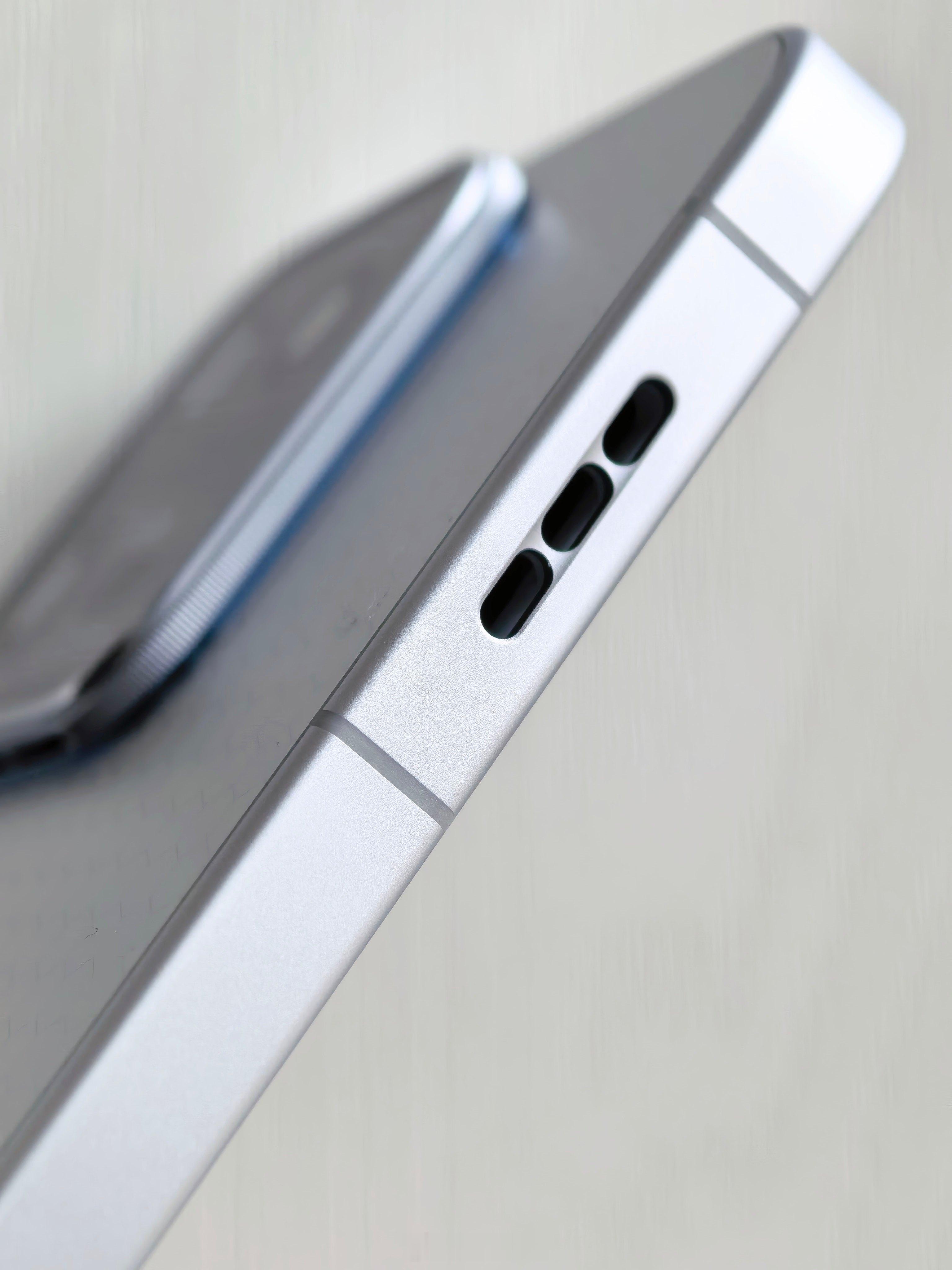 一款合格的电竞手机有什么特点？性能暴强！还能玩灯！iQOO15Ultra2