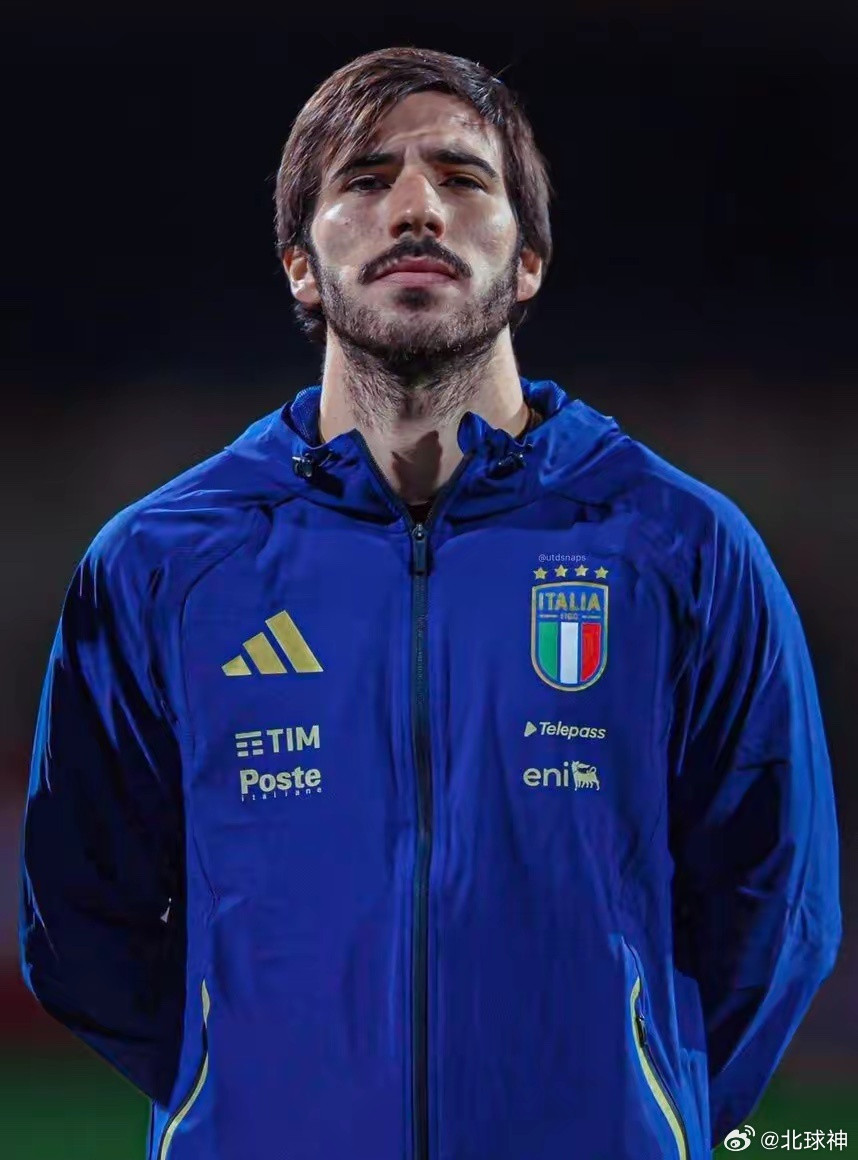 托纳利，顶级中场，战略级引援，能力不是安德森、巴莱巴能碰瓷的。但他的情况和去年伊