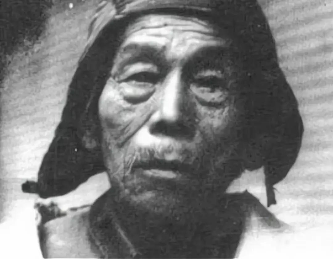 1981年，邪教组织“道德金门”余孽丁兴来，在罗田包家山称帝，在位约9年，先后骗