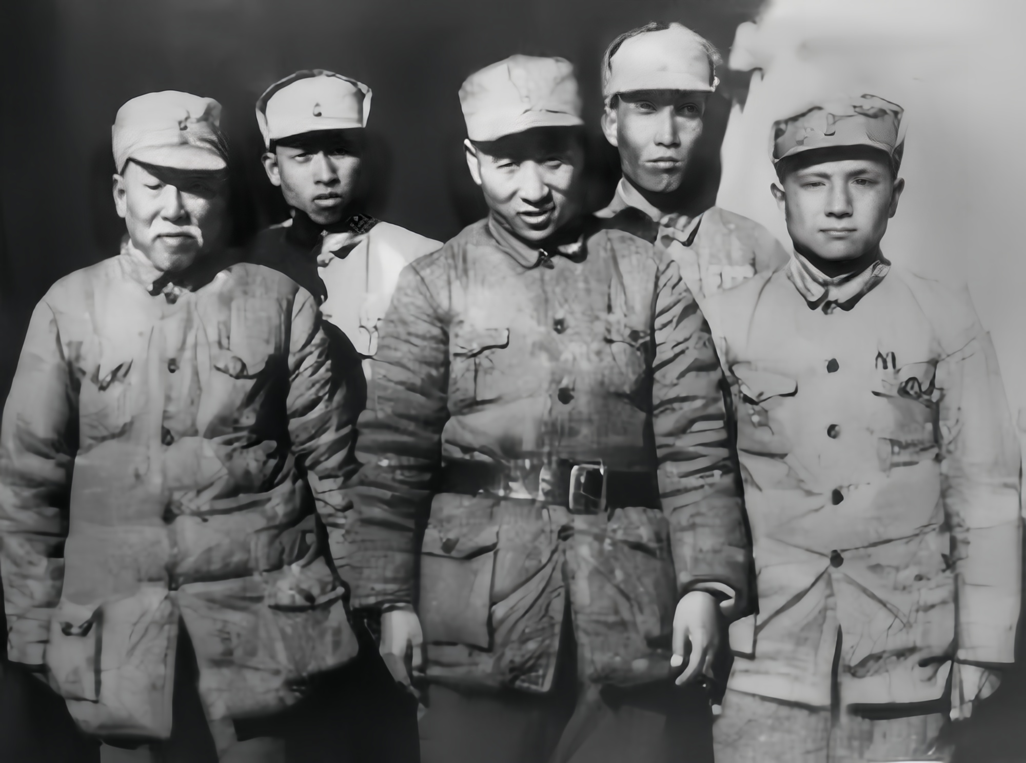 在东北野战军中，林彪着力提拔一位爱将。他就是李天佑。林彪想让李天佑到第三师当副师
