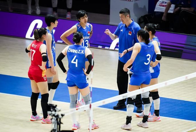 中国女排20-25第二局再负捷克，赵勇怒吼也没有唤醒两人北京时间6月3日，女排
