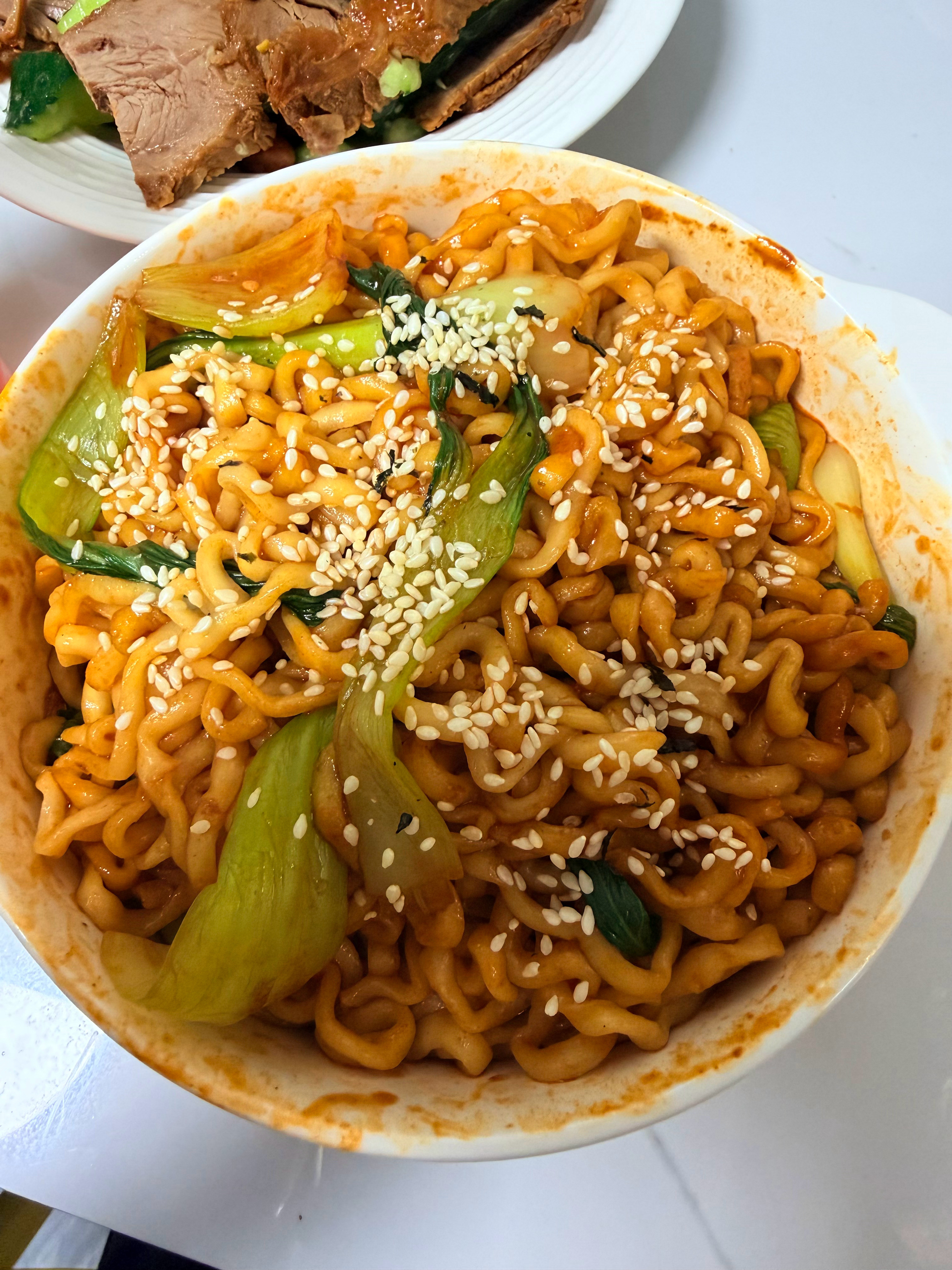 今日份晚餐：酱牛肉拌黄瓜，火鸡面加青菜！