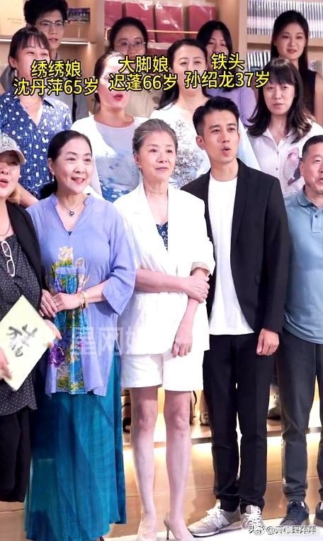迟蓬因为年龄大穿短裤就被抨击，这也太不合理了。她这身穿搭明明很正常，没有坦胸露背