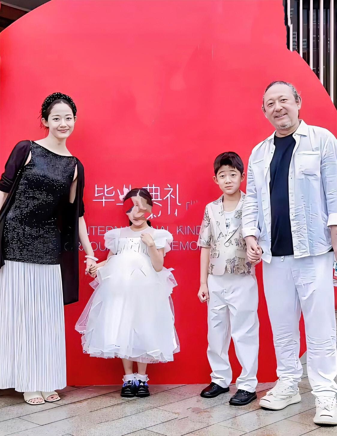 年轻貌美还事业能赚钱，比丈夫小25岁，实在想不通万小姐究竟图什么爆料热门明星