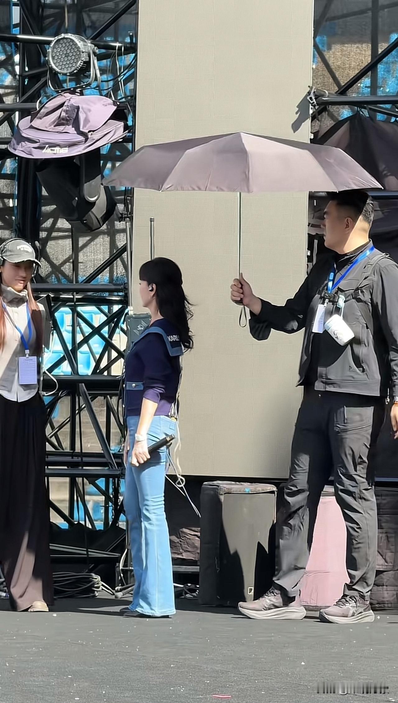 状态简直太好了，这哪像70多岁的人明星演员赵雅芝