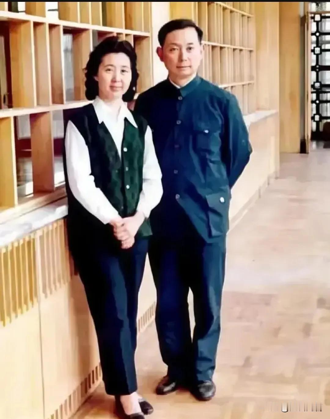 梅葆玖无儿无女，老了以后，有弟子们养老送终。梅葆玖与妻子林丽源1960年成