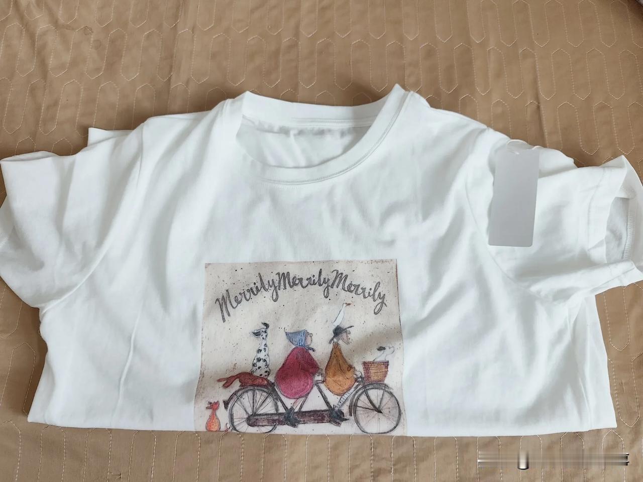 家人们谁懂啊？十年前一件衣服500元，我眼睛不带眨的买，现在50元买件衣服都要寻