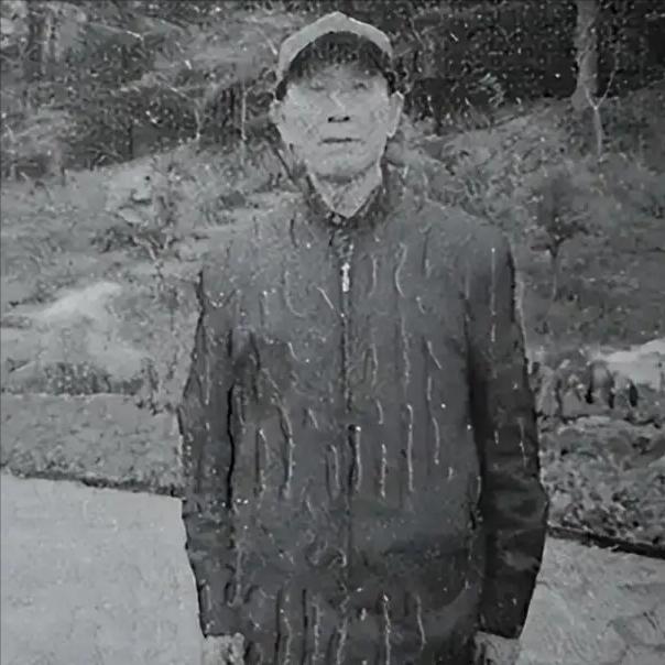 1986年，韩先楚将军病危。这个一生打硬仗、从不求人的老将，颤抖着拿起笔，给