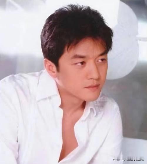 朋友听说李亚鹏债务还清了，淡淡评价了一句。他说，这次我倒是有点佩服李亚鹏了。