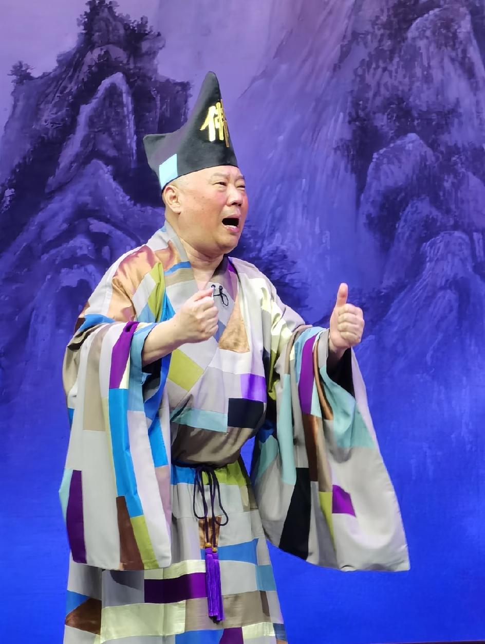 郭德纲现在要如何挽回口碑？这3点应该可以！第一，把儿子郭麒麟叫回来打帮手，