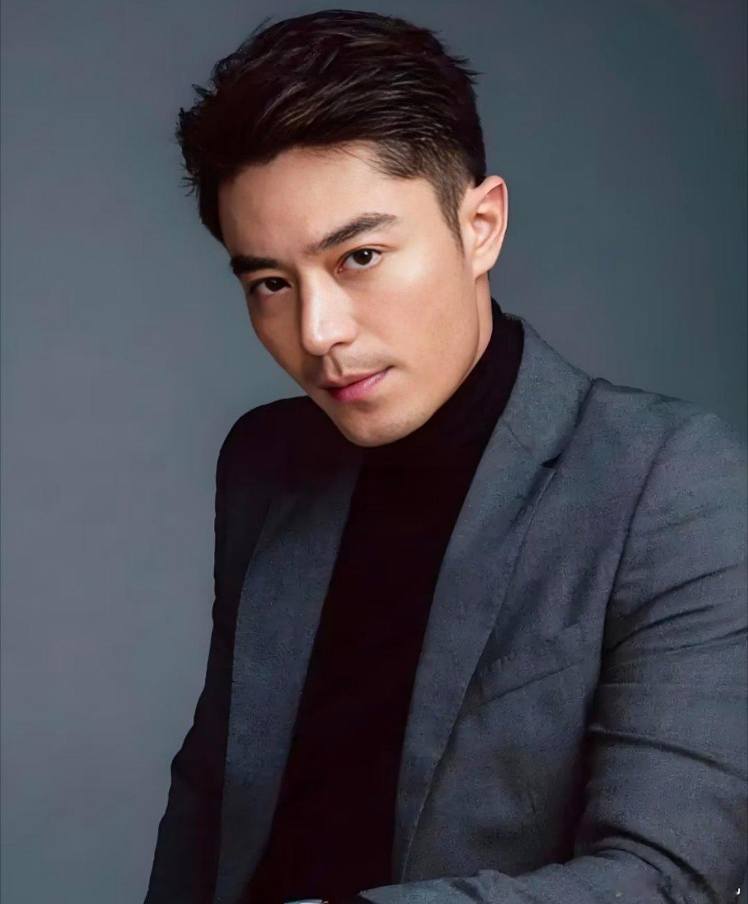 1、都过去6年啦，感觉霍建华还在给自己“找补”呢！拍完《如懿传》之后，霍建华整整