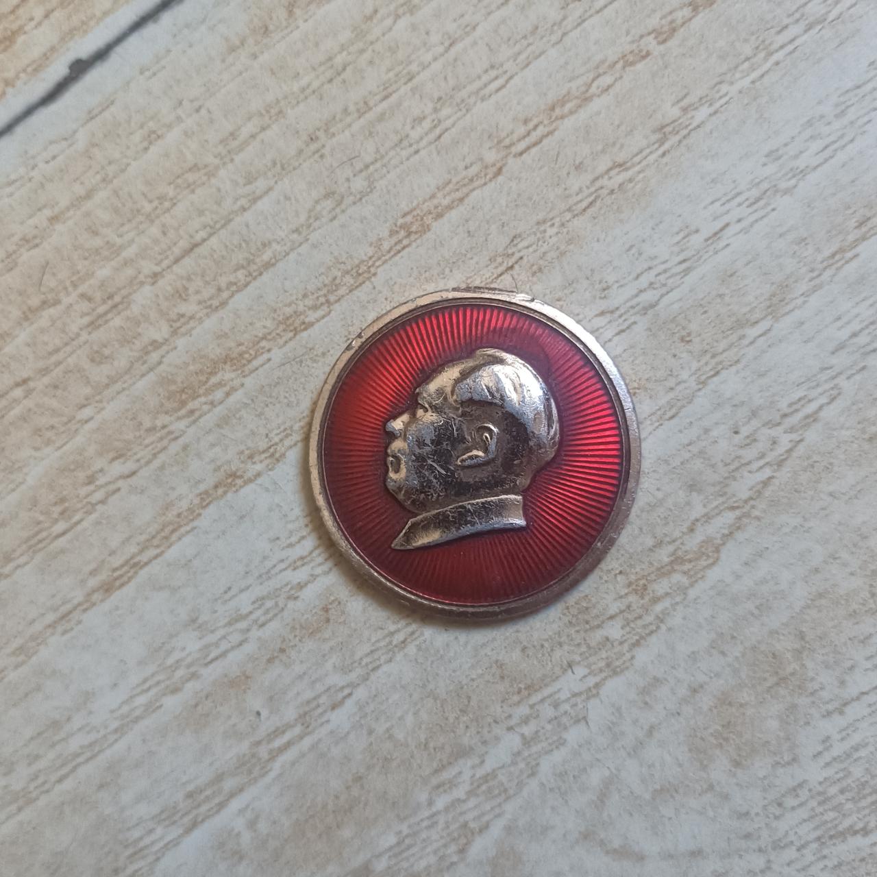 晒图笔记大赛十多年前收藏的一批红色藏品，目前准备出售几个伟人像章，请同行帮忙把把