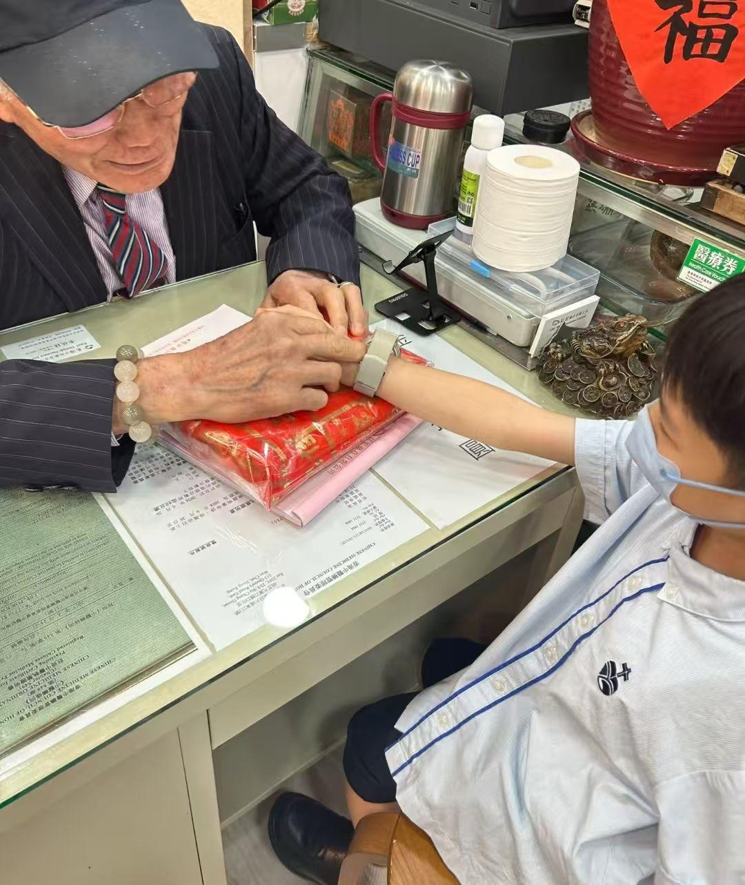 香港一位老中医说：想要长寿只需守住三件事：第一，少与人周旋往来。不