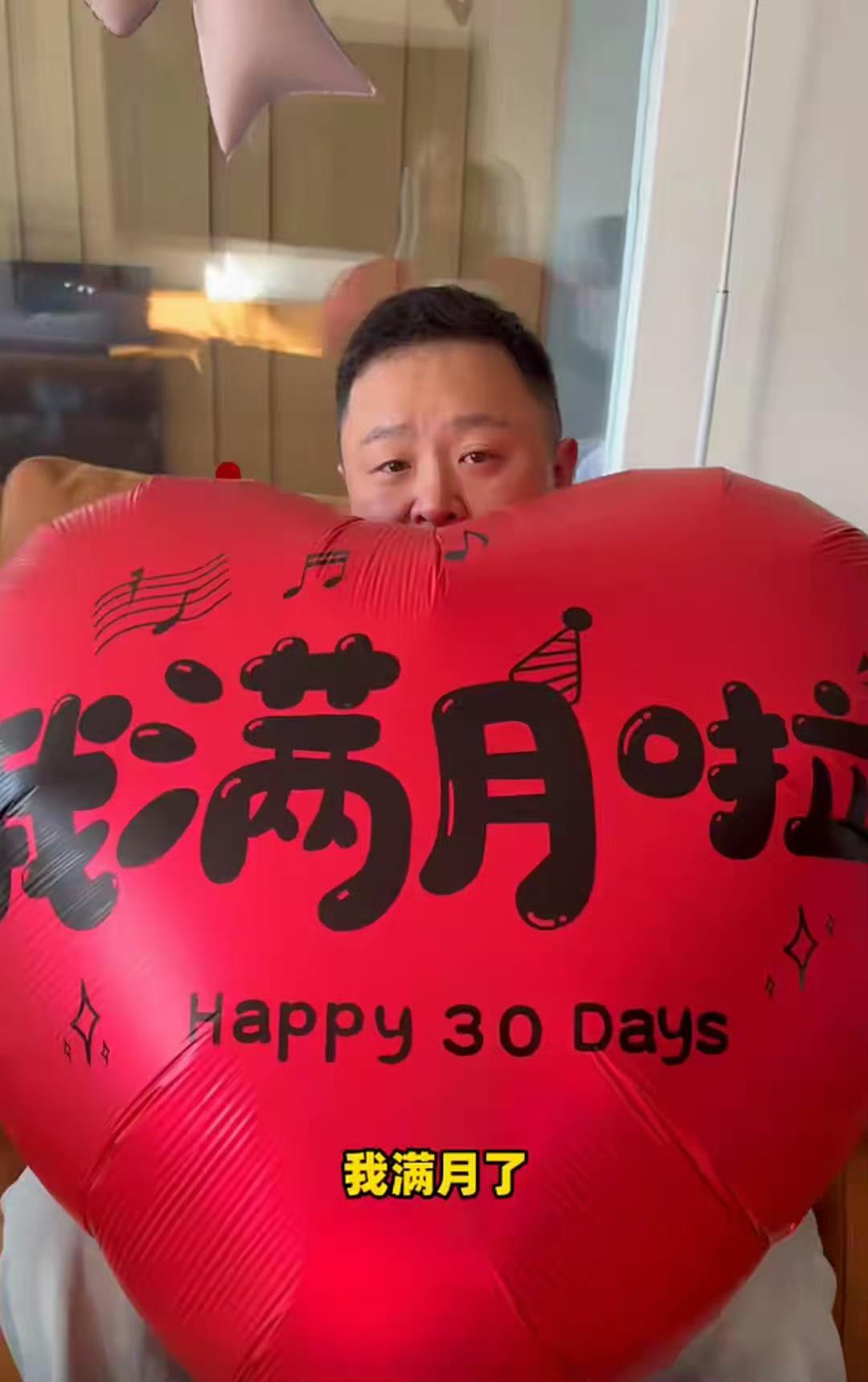 郭麒麟：鹤祥哥，你这闺女满月礼也太用心了，抓周仪式自己布置，还存了6箱茅台，这操