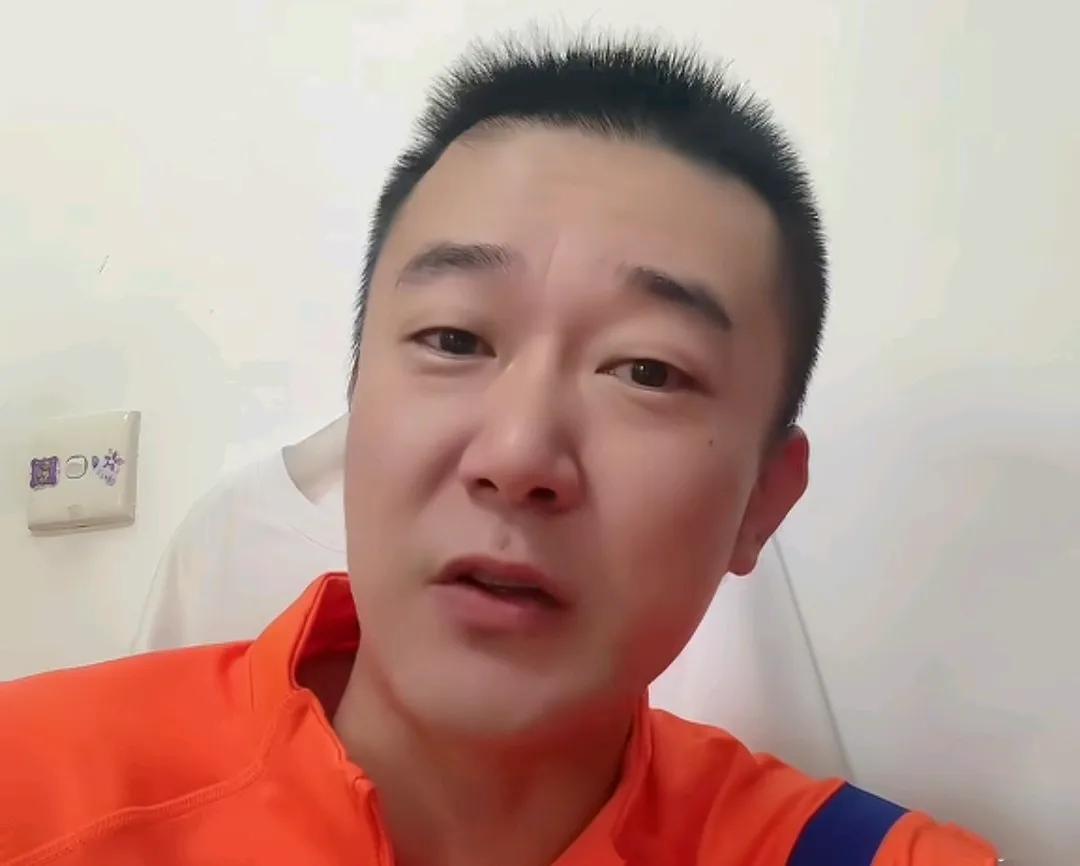 媒体人左海涛建议，山东泰山不要再续约外援泽卡了。在直播中，知名媒体人左海涛谈到