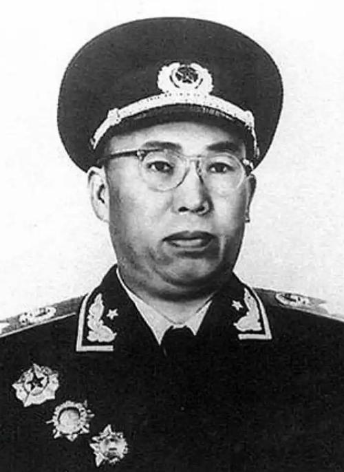 1941年，我军3000多名党政军人员，被50000日伪军包围，罗荣恒却下令：别