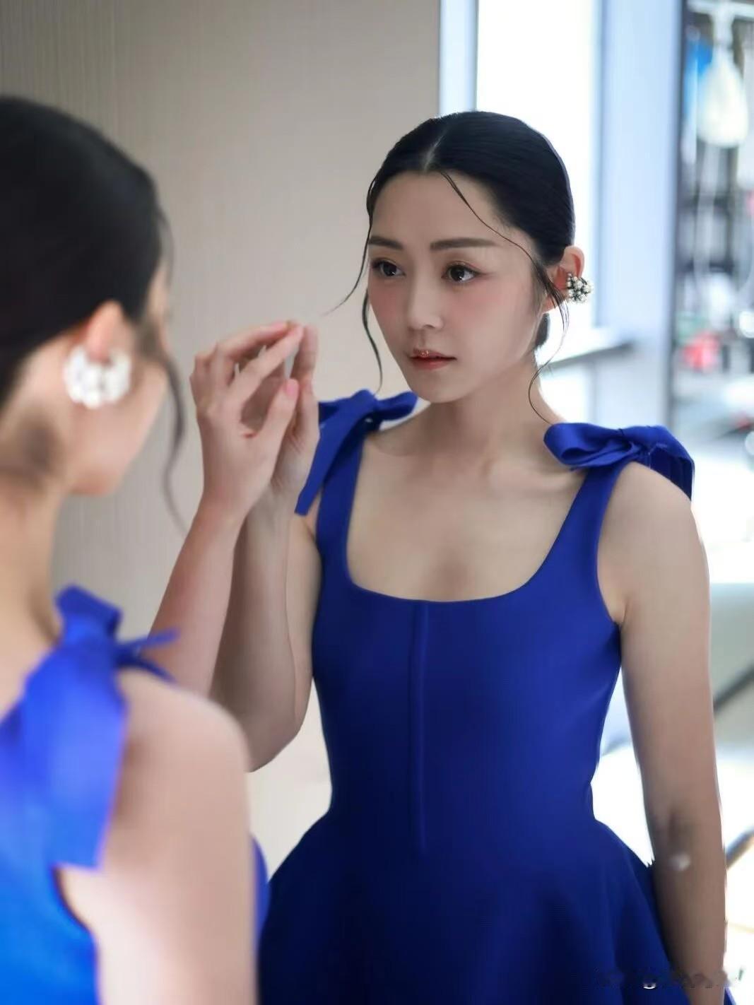 百花奖是观众奖，101个观众评委现场投票，谁演得好就投谁，关系能打通101个