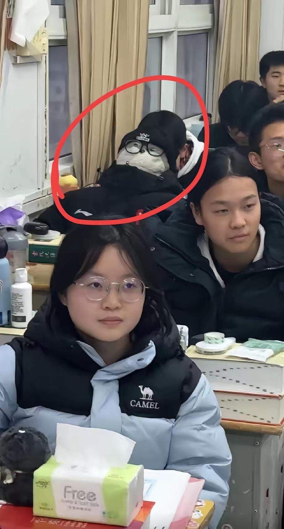 老师给我发的，这个座位是我儿子的，我应该怎么回复老师？