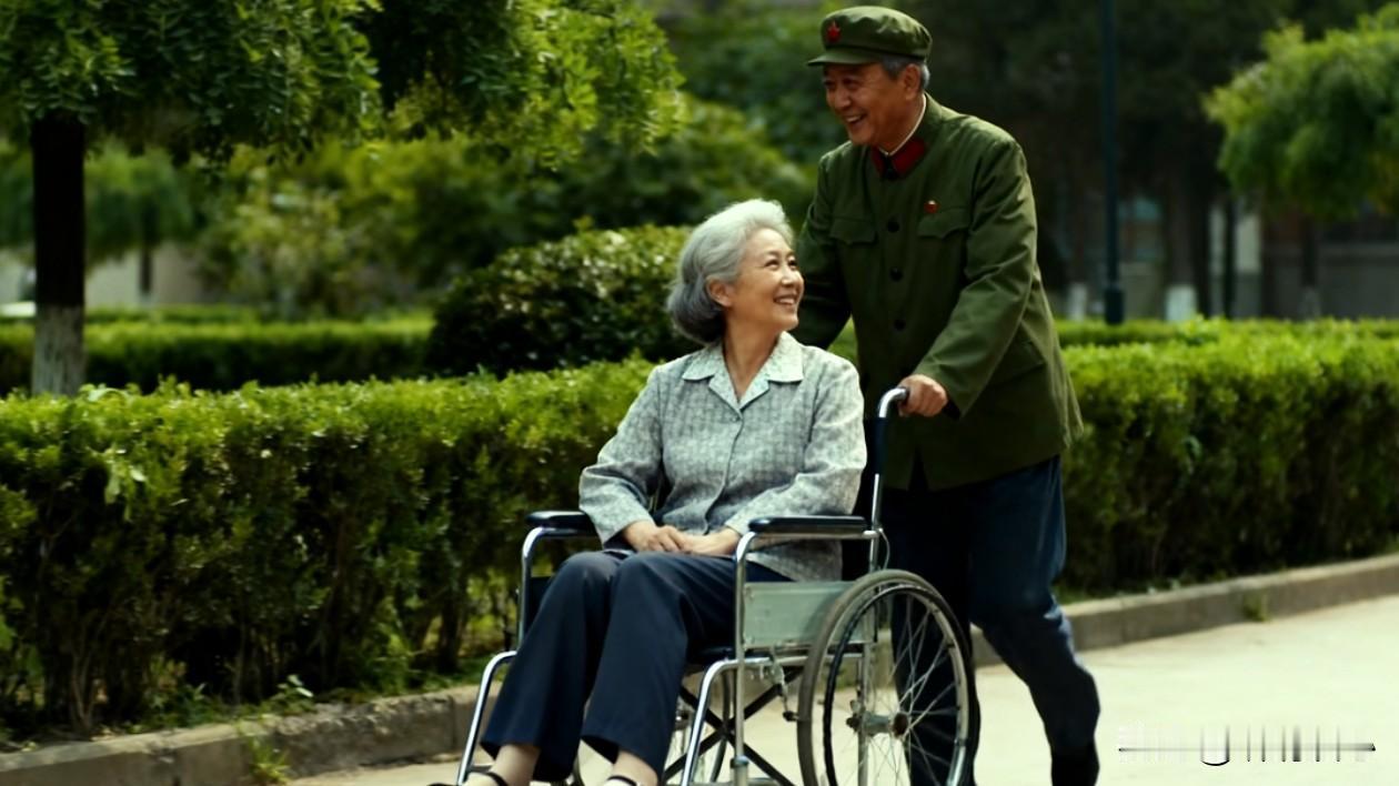 这人老了，光有钱还不行，因为人到老年最怕的是孤独，身上再多的钱，也抵不上身边有个