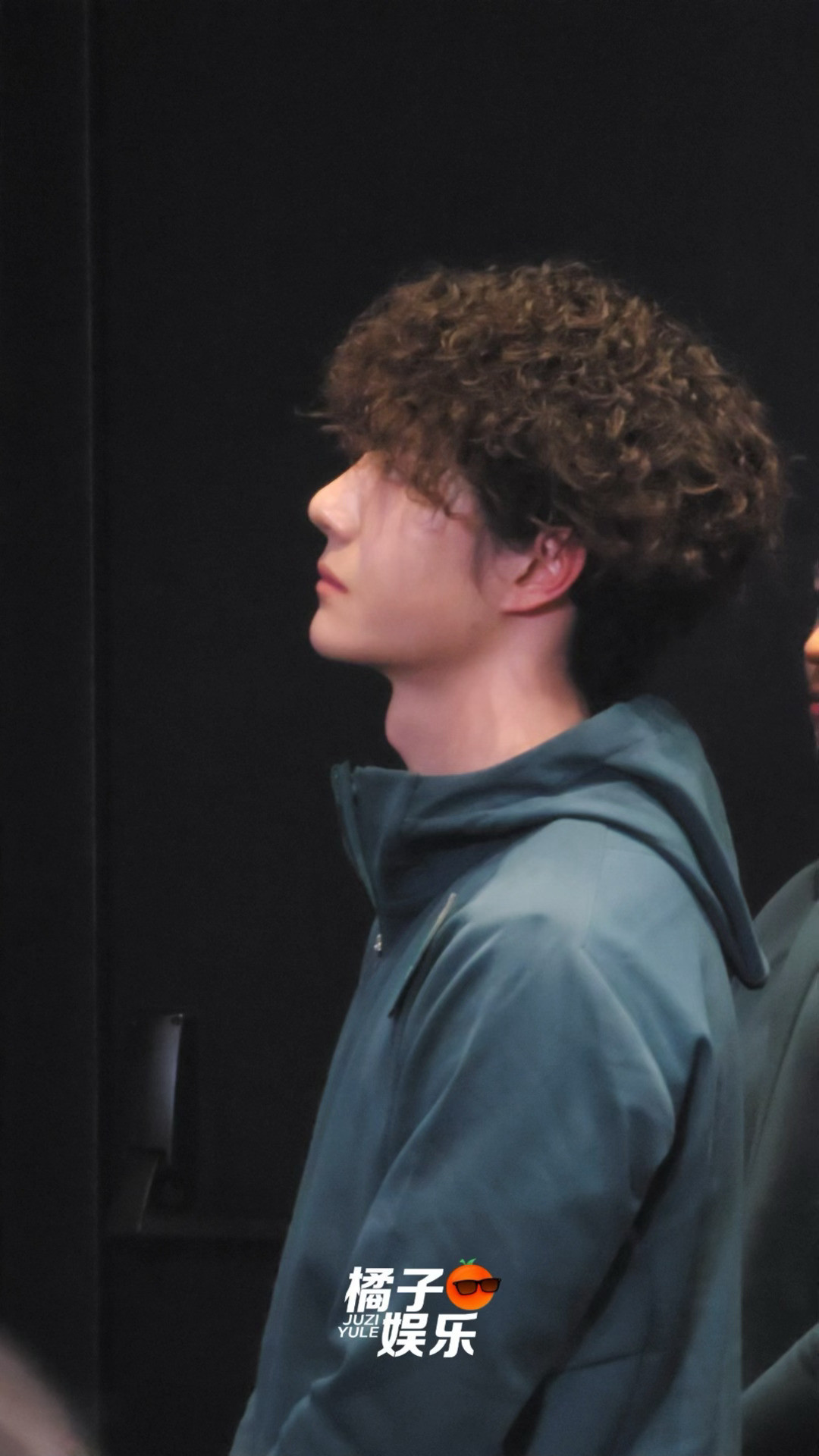 猜诡秘们爱看：喉结和鼻梁一样锋利的王一博🥵