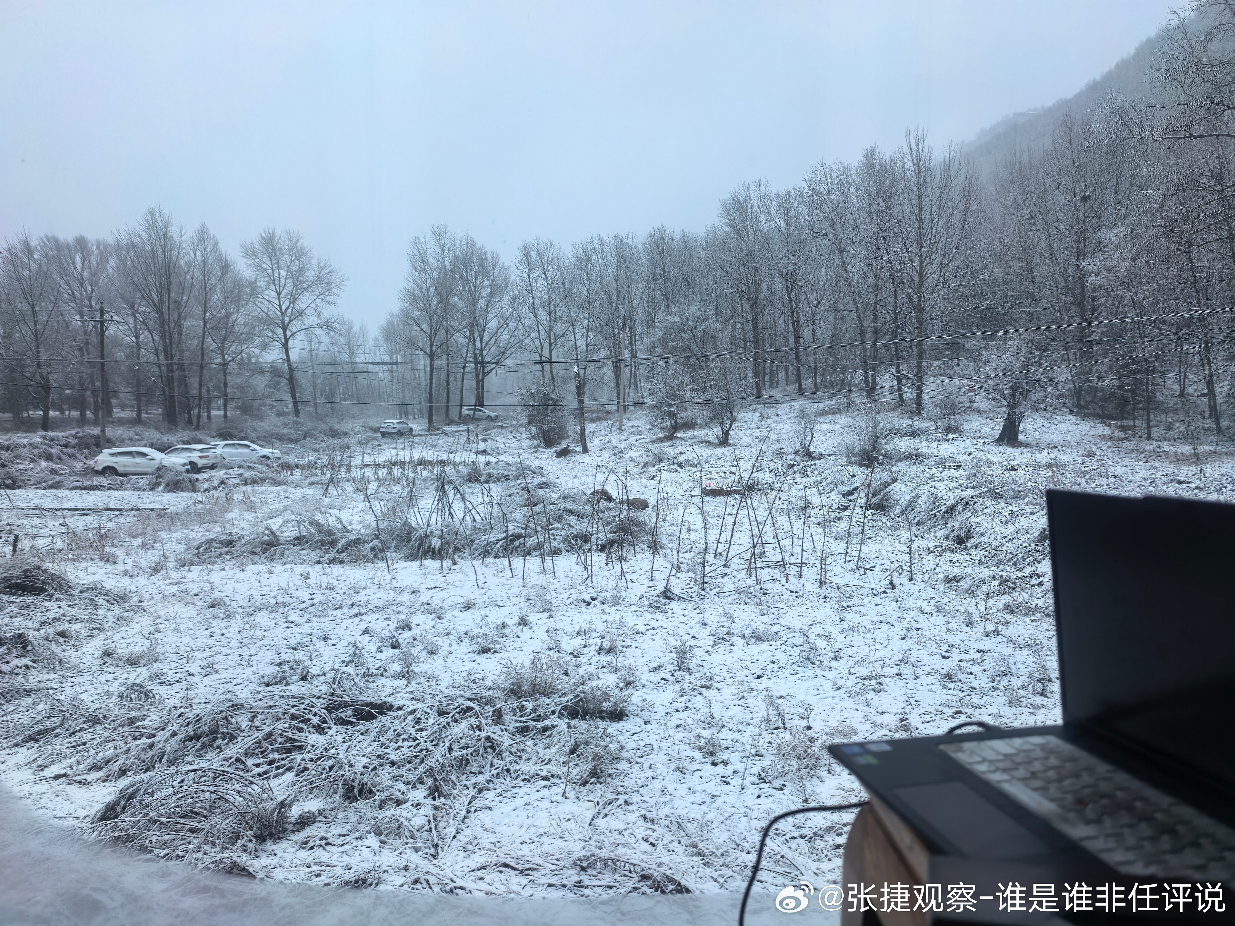 #张捷杂谈#一早醒来，五台山下雪了～[呲牙笑]​​​