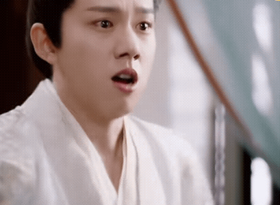 《凤凰台上》萧千清捅了萧焕，怎么受伤的总是萧焕啊。不是，你真不信你哥吗？太后