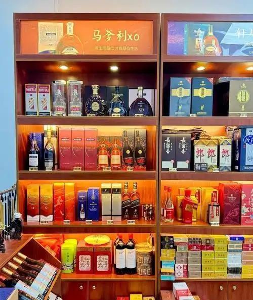 江西吉安，一男子花22元买了盒香烟，可他感觉香烟被动了手脚，怀疑是假冒伪劣，就当