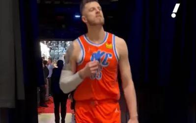 倒反天罡，到了卡鲁索这里，占不到便宜，就是吃亏了。哈腾在球员通道抱怨，卡鲁索回