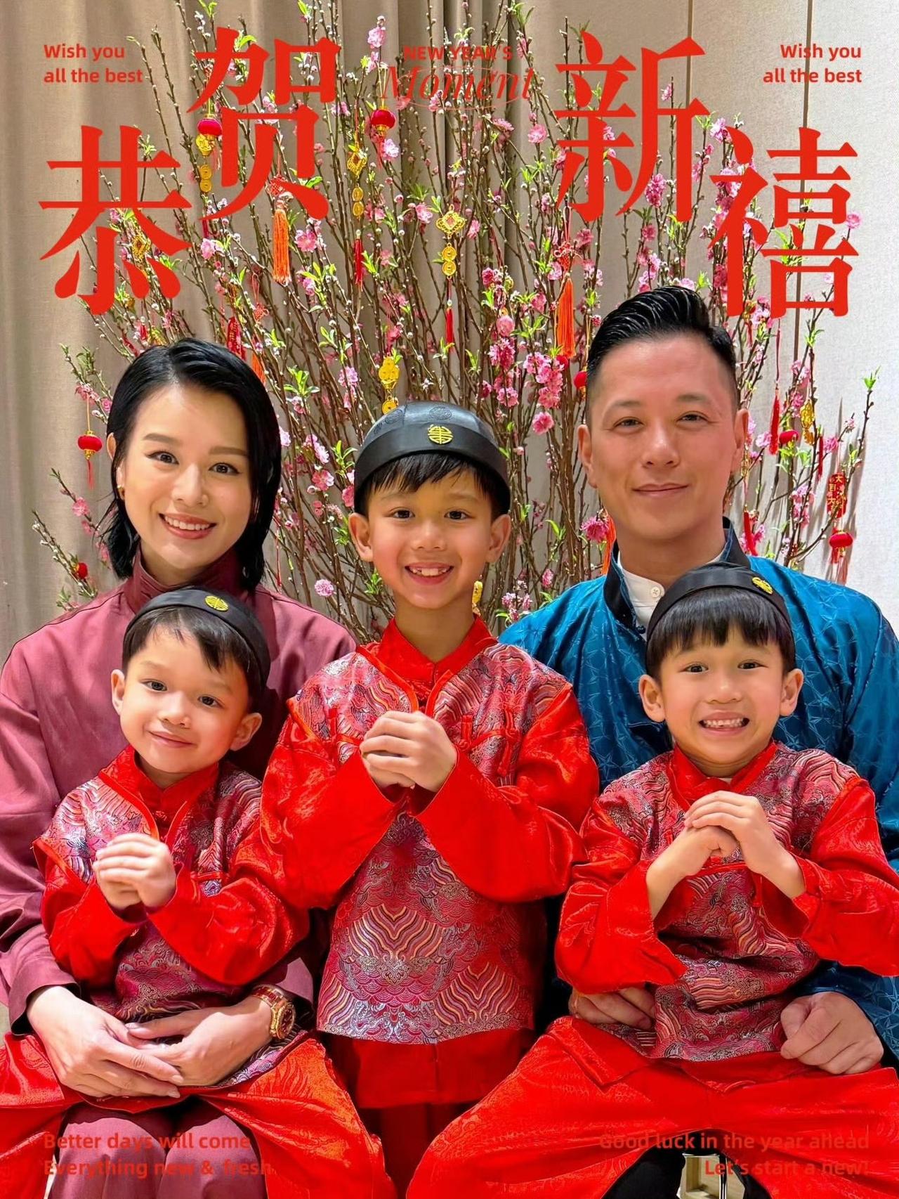 内娱明星过年喜欢晒饭，HK明星过年喜欢晒全家福。而且他们会全家人换上统一的新