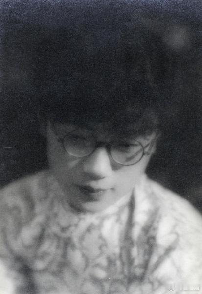 女子肖像，1930年，傅炳昌/摄