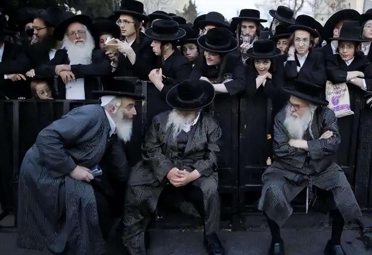 美国这个国家有个特点，它的主要统治阶级是犹太人，他们一直对华裔非常警惕。为什么呢