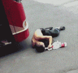 刚才撞的姿势好像不太对……重新撞几次